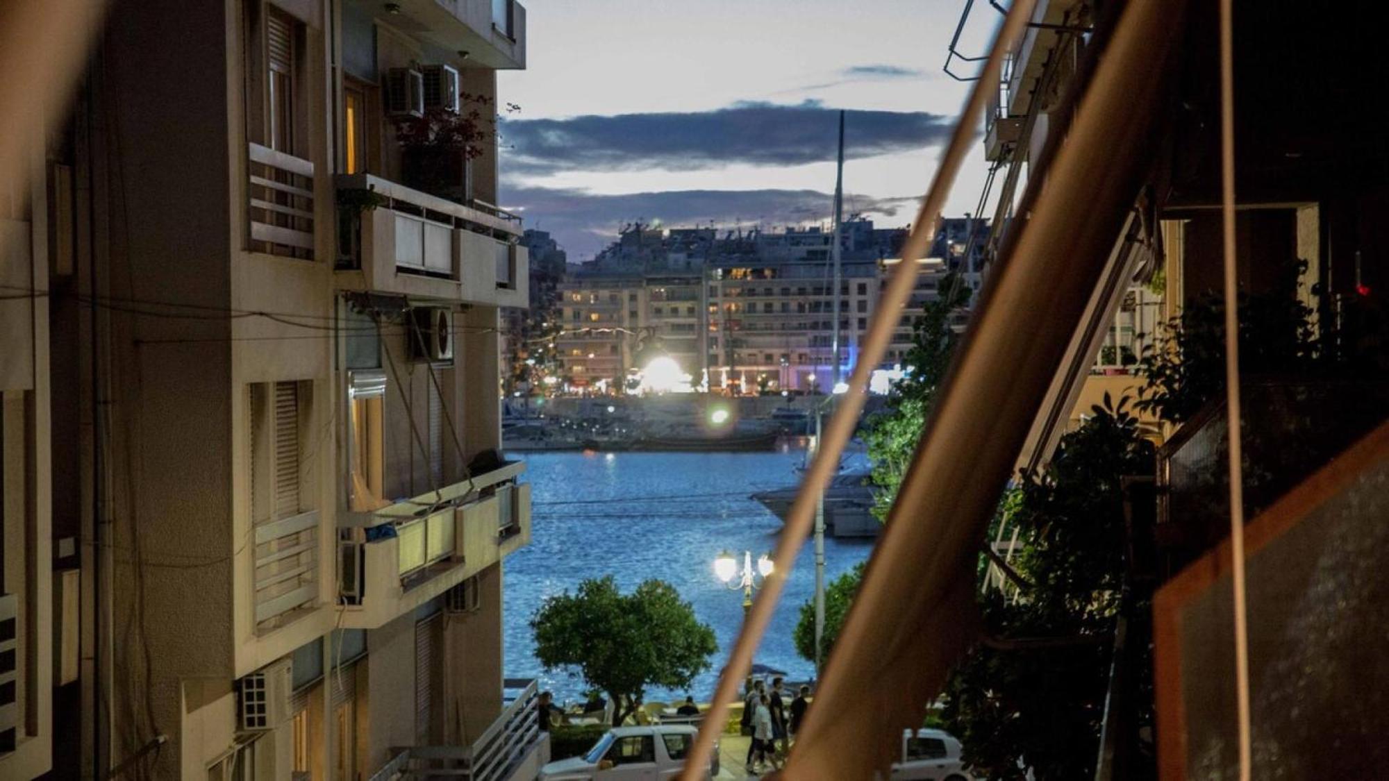 פיראוס Cozy Apartment With Sea View Next To Marina Zeas מראה חיצוני תמונה